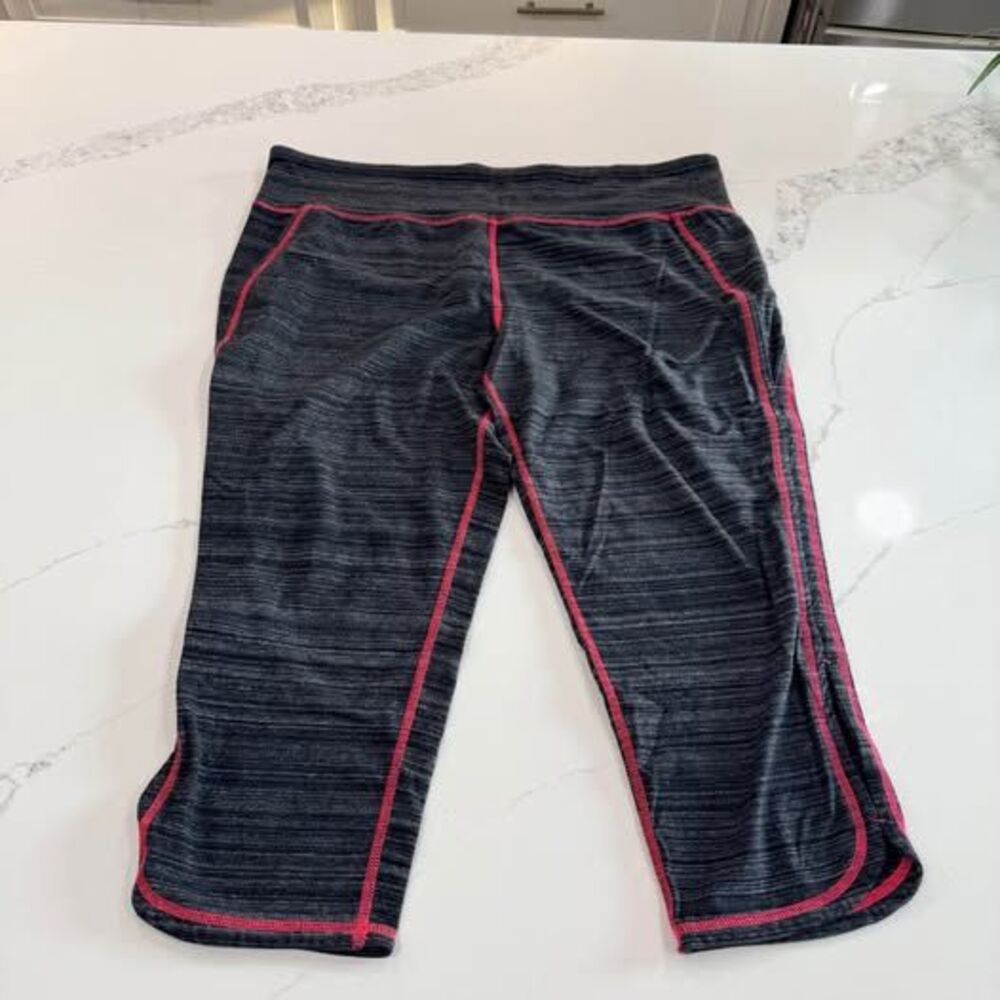 MTA Sport 2X Capri Leggings Pants 19‑25” waist 21” inseam 12” rise C7563
